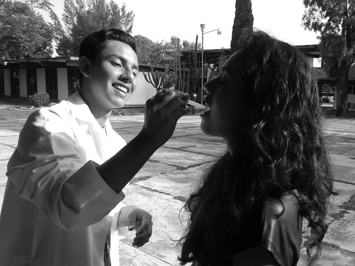 Gonzalo
Bernal,  

Campa&ntilde;a de
vacunaci&oacute;n contra el clasismo, 2016.