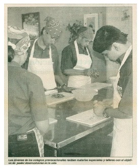 J&oacute;venes en un proceso de capacitaci&oacute;n. 