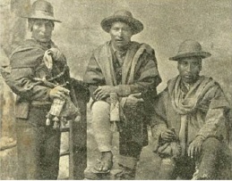 Los mensajeros: Antonio Chambi, Jos&eacute; Antonio Chambilla y
Mariano Illachura