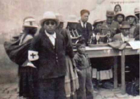 Campa&ntilde;a sanitaria: un rijchari con
brazalete con cruz, participaci&oacute;n del M&eacute;dico Social, un oficial del ej&eacute;rcito y
autoridades locales.