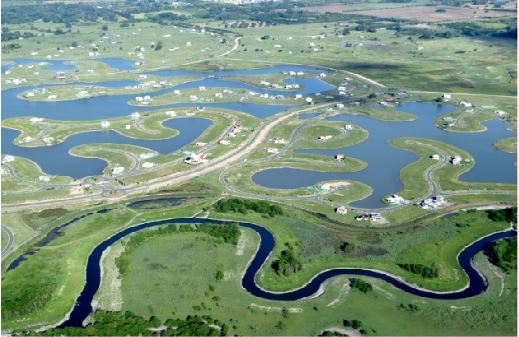 R&iacute;o Luj&aacute;n. Paisaje
urbano compacto 

Ciudad de Luj&aacute;n 

Coordenadas: 34&deg; 52&acute; 56&acute;&acute; S
&ndash; 59&deg; 06&acute; 57&acute;&acute; O