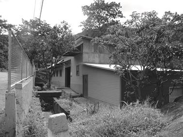 : Edificio donde se ubic&oacute; la planta embotelladora de agua mineral Las Piedras (1955 - 1963) en Salitral de Santa Ana.