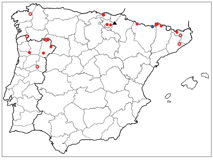 Mapa de distribución, de acuerdo con los datos recopilados por los autores, de Epinotia cinereana (Ha-worth, 1811), círculo azul; Epinotia nisella (Clerck, 1759), círculos rojos para citas confirmadas y circunferen-cias rojas para citas bibliográficas no confirmadas; Denisia similella (Hübner, 1796), triángulo negro.