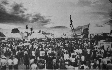 Actos en Ciénaga. Al fondo, el monumento Prometeo de la Libertad