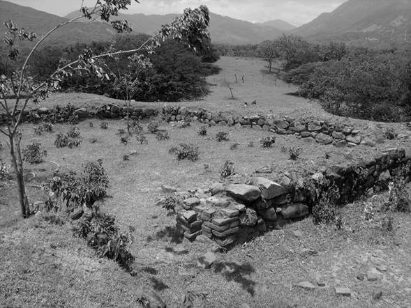Estructura rectangular encontrada en los &ldquo;llanos de Bonda&rdquo;