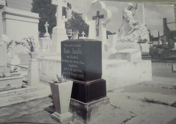 Cripta del primer morador del Pante&oacute;n de Mezquit&aacute;n