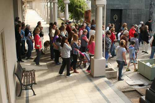 Safari “Todos tus muertos”.