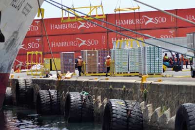 Embarque de palets de fruta en puerto de Valparaíso, T2.