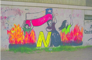 Mural referente al plebiscito. Brigada Muralista Am�rica Latina, Villa Portales, 1988. El tratamiento digital mediante DStretch revela la superposici�n sobre un mural con el rostro y una cita de Allende.
