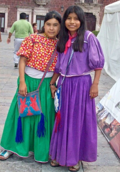 Ni&ntilde;os
ind&iacute;genas atendidos por la asociaci&oacute;n Casa Mais,
