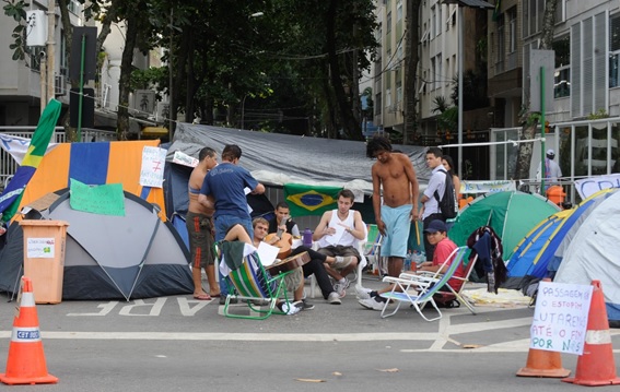 Occupation Ocupa Cabral, June 21, 2013, Avenida Delfim Moreira, Leblon/RJ