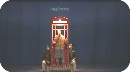 Capture DVD. Complément de programme: Et au théâtre, c'était comment ? Le Dernier Caravansérail, Ariane Mnouchkine (2006).