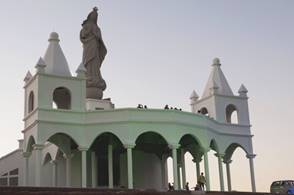 Estrutura predial e a
imagem da Santa Nossa Senhora da Concei&ccedil;&atilde;o