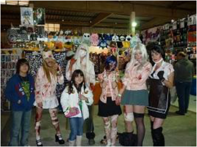 Cosplayers na área de lojas do Anime
Friends 2009.