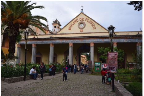Pórtico de la ex-hacienda Molino de Flores