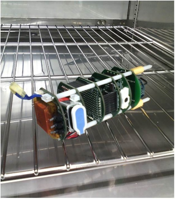 Assembled structure, ready for starting a vacuum thermal cycle.