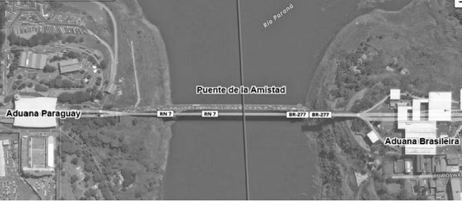 Tránsito del puente de la Amistad.