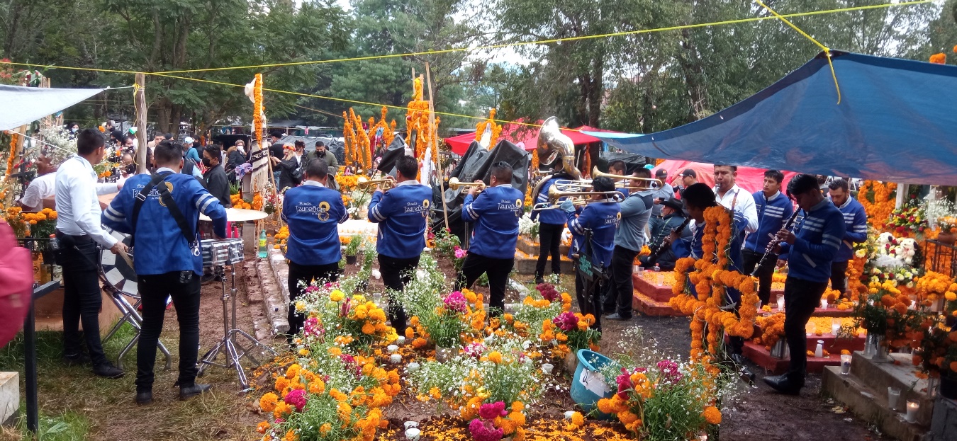 Figura 1. Banda de msica en el panten.