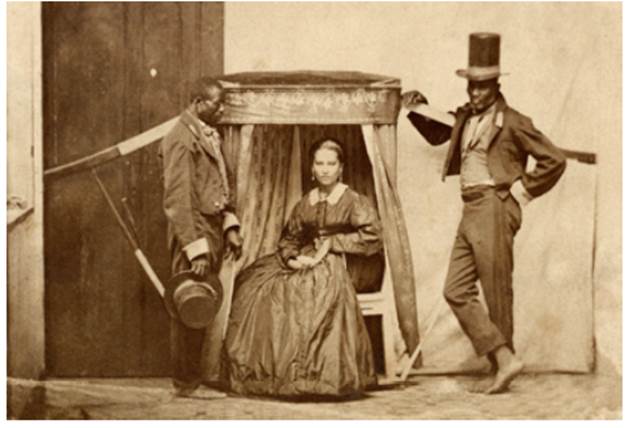 An�nimo. "Se�ora en la litera con dos esclavos", 1860. Colecci�n Gilberto Ferrez, Acervo Instituto Moreira Salles.
