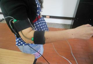 Inertial sensor-based electrogoniometer and SG110 commercial electrogoniometer was worn to measure flexion-extension angle.