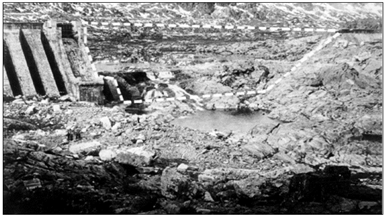 Imagen de la presa rota (1959).