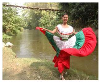 Mujer Manabita bailando. Tomada de: Gobierno Provincial de Manabíwww.manabi.gob.ec