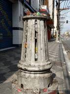  Na atualidade, os
  postes memória de então estão sem manutenção dando visibilidade ao pouco
  cuidado destinado pelo poder público ao patrimônio urbano que, entre outras
  consequências, difunde um não valor assumido da preservação histórica.