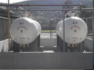 Tanques estacionarios de GLP. b) Medidores de consumo de GLP.
