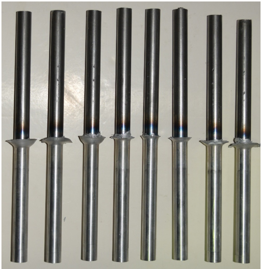 Probetas soldadas, donde se puede observar distintas configuraciones del flash sobre el eje de aluminio