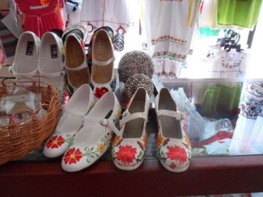 Accesorios y prendas bordadas en Man&iacute;