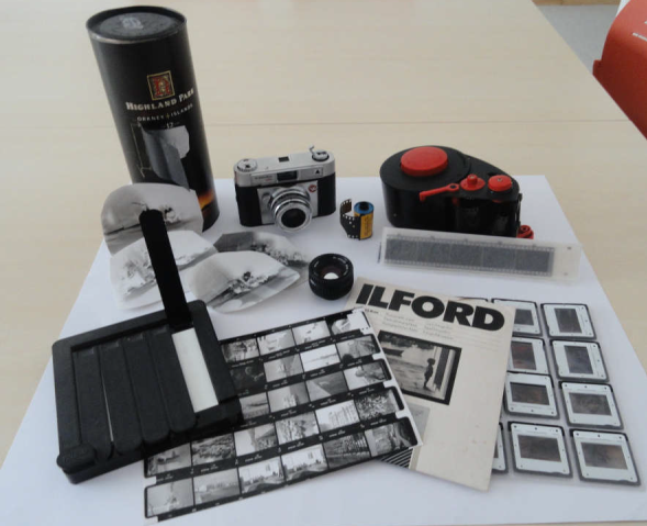 Preparando la vitrina de instrumentos fotogr&aacute;ficos educativos