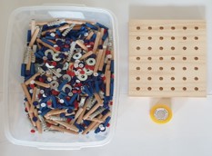 Tabla perforada, cinta scotch y t�per que contiene 1392 �tems para ejecutar la primera corrida simulada sin work-standard y 5S