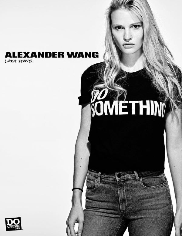 Top Lara Stone para a campanha