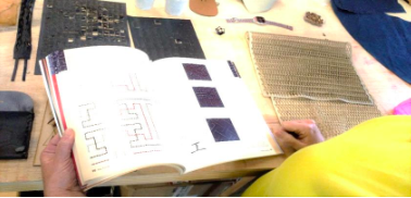 Estudo de Miriam – combinar corte a laser
com técnicas de artesanato tradicional.