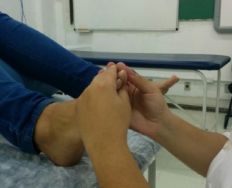 Figura 2 - Pressionando o ponto reflexo das glândulas hipotálamo, hipófise e pineal