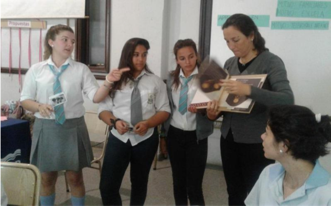 Figura 5 - Presentación de las cartas de menú con información nutricional ante el jurado.