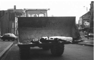 Orlan:MesuRage de la place Saint – Lambert à Liège.