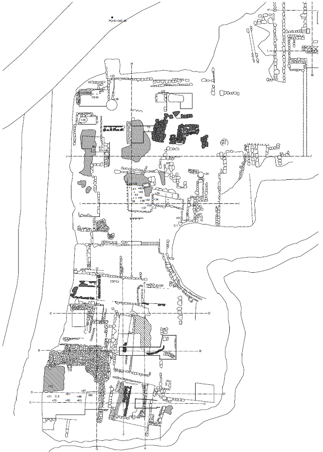 Plano de localizaci&oacute;n de las unidades dom&eacute;sticas A, A&acute;en Monte Alb&aacute;n, donde se presenta la localizaci&oacute;n de algunos entierros y tumbas marcados con un signo +.