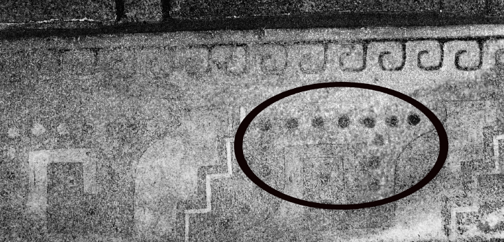 Discos de mica adheridos, Palacio de Quetzalpaplotl, Teotihuacan [Acosta 1964].