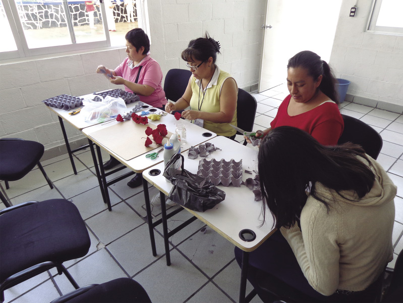 Talleres comunitarios en la "Fabrica de Juguetes &lsquo;Hazlo t&uacute; mismo&rsquo;" en el Parque de la Tortuga y DIF 19 en el 2016. 