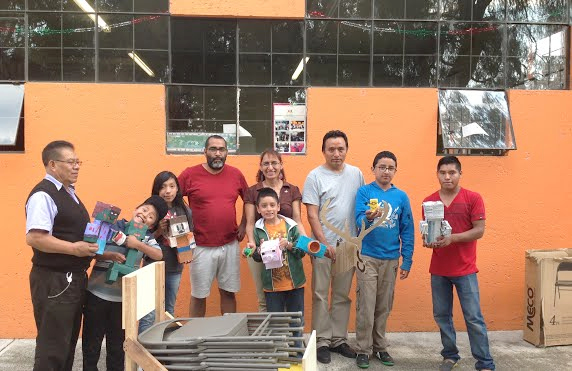 Talleres comunitarios en la "Fabrica de Juguetes &lsquo;Hazlo t&uacute; mismo&rsquo;" en el Parque de la Tortuga y DIF 19 en el 2016. 