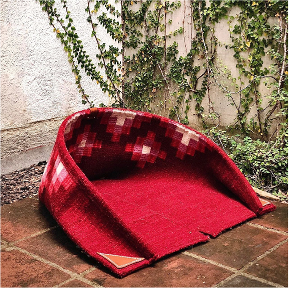 Cama para mascotas realizada en telar de pedal de la marca Nashun
