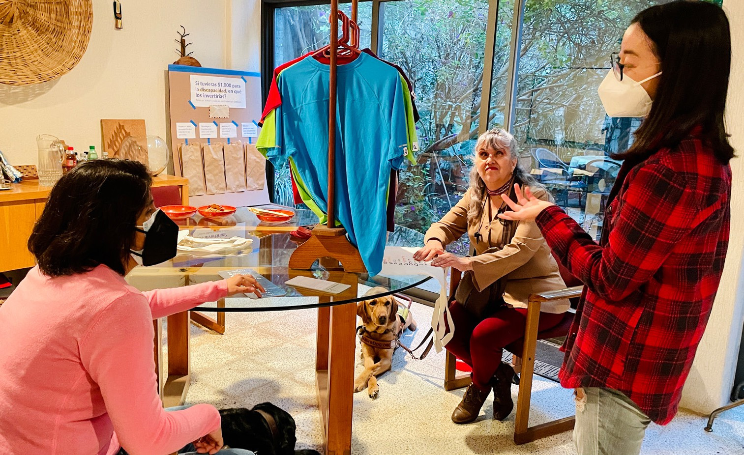 Fotografa de la segunda sesin de retro-ideacin, donde participaron dos PcD visual.