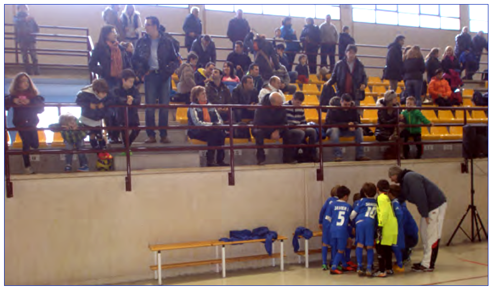 “Grito de guerra”  del equipo antes de comenzar el partido ante familiares y allegados