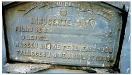 Lápide em cemitério de Salvador, 1898 