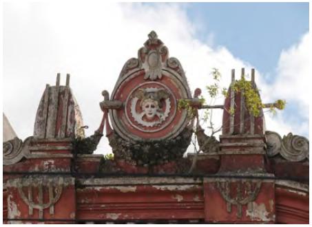 Detalhes da fachada principal do CCRG