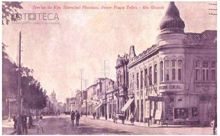 Rua Marechal Floriano esquina com rua Duque de Caxias, em frente à praça Telles, atualmente praça Xavier Ferreira, 1900
