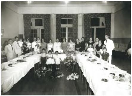 Bodas de pérola de Mário Corrêa Alvaro (presidente do clube) e Leonor Alvaro, pais de dona Ydna, em 27 de fevereiro de 1952, no Clube Caixeiral de Rio Grande