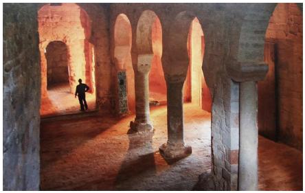 Nave central del santuario, arcos romanos y mozárabes, La cuna del castellano