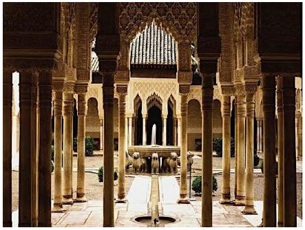 Patio de los Leones (patio rectangular con fuente central y galería porticada en sus cuatro lados)